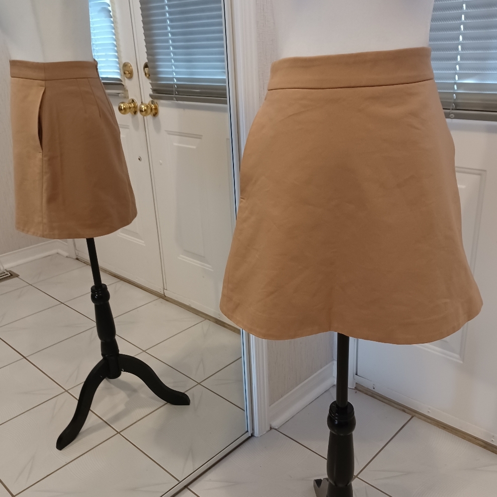 4/$60 Short Beige Skirt - Size 2 (XS)